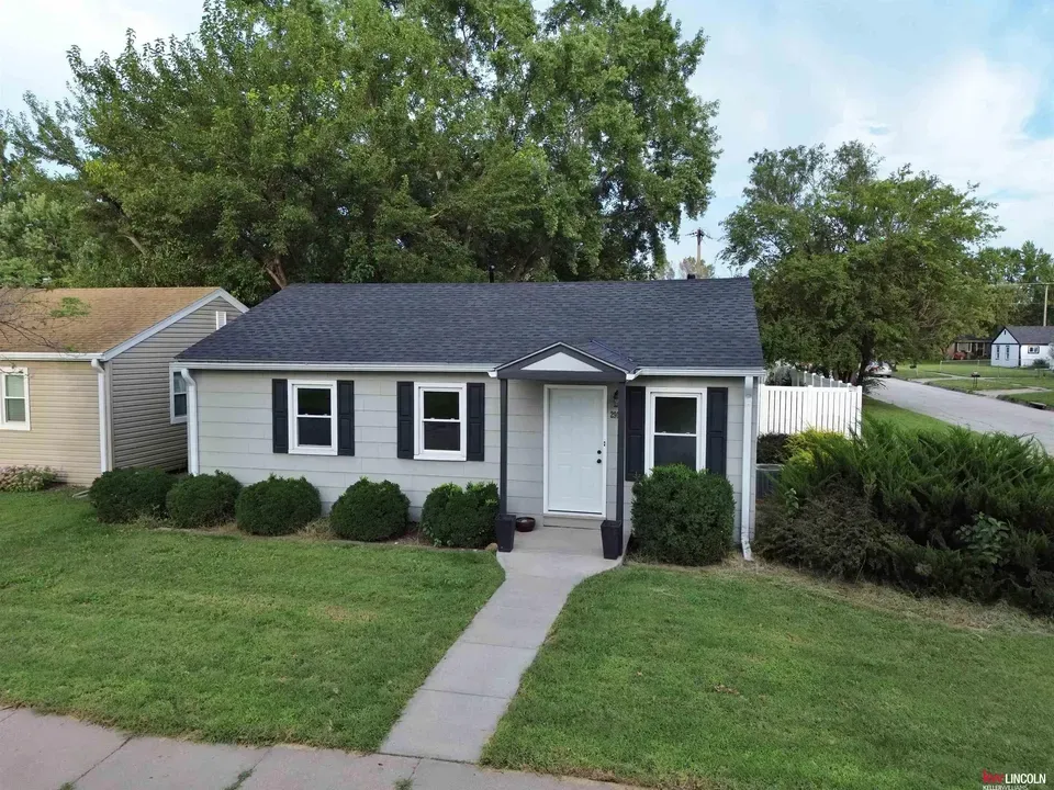 3 Bed 1 Bath Established Mid-Century Residence in Lincoln, NE - 2