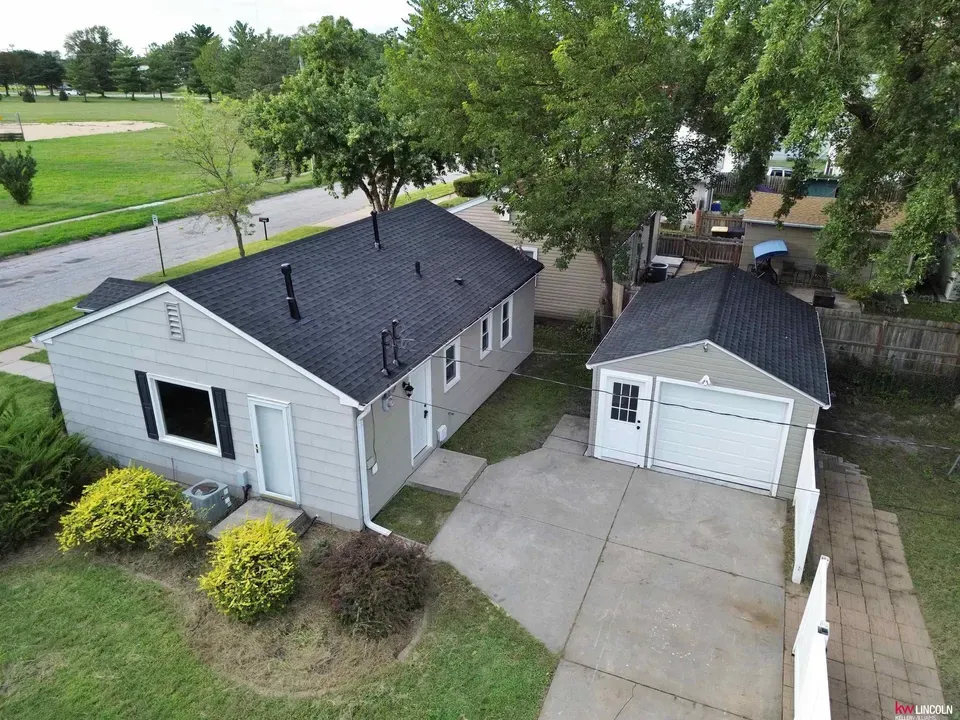 3 Bed 1 Bath Established Mid-Century Residence in Lincoln, NE - 3