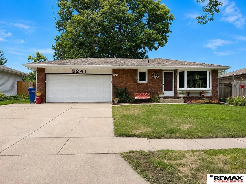 3 Bed 1 Bath Established Mid-Century Residence in Lincoln, NE