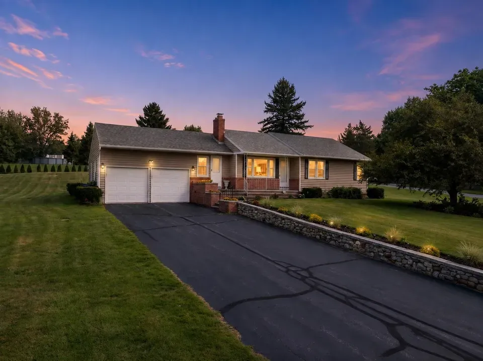 3 Bed 1 Bath Established Mid-Century Residence in Manchester, NH - 2