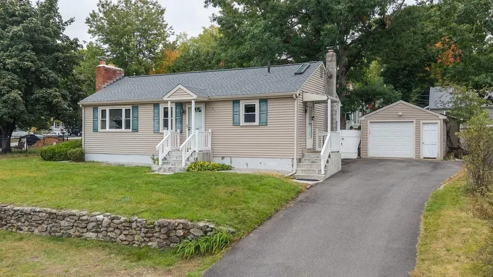 3 Bed 1 Bath Established Mid-Century Residence in Manchester, NH - 2