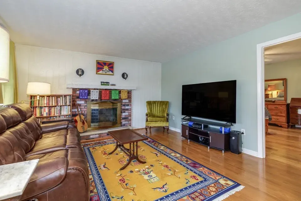 3 Bed 1 Bath Established Mid-Century Residence in Manchester, NH - 4