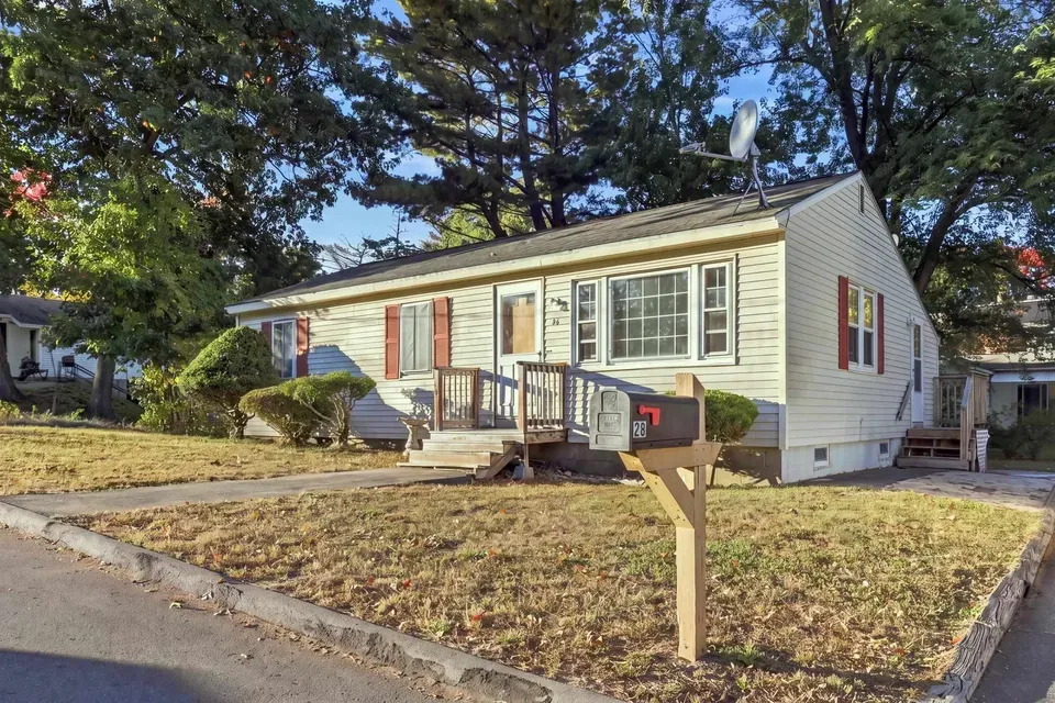 3 Bed 1 Bath Established Mid-Century Residence in Manchester, NH - 1