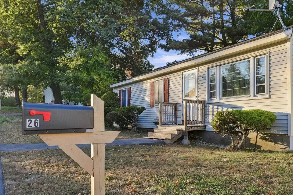 3 Bed 1 Bath Established Mid-Century Residence in Manchester, NH - 2