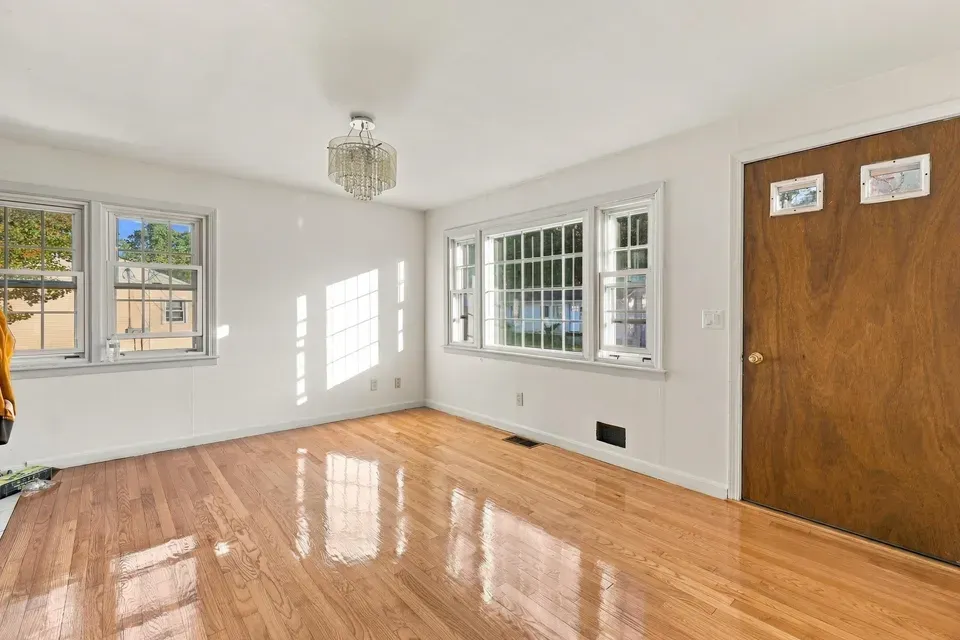 3 Bed 1 Bath Established Mid-Century Residence in Manchester, NH - 5