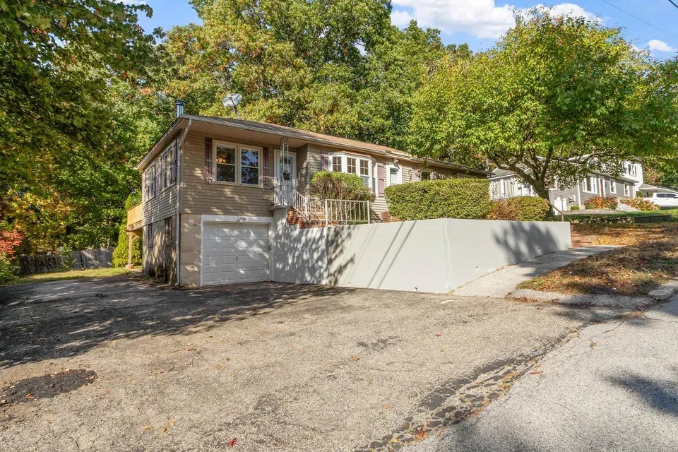 3 Bed 1 Bath Established Mid-Century Residence in Manchester, NH - 3