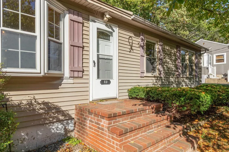 3 Bed 1 Bath Established Mid-Century Residence in Manchester, NH - 4