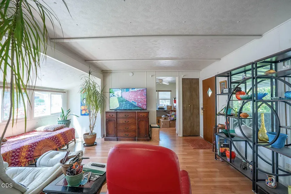 3 Bed 1 Bath Established Mid-Century Residence in Medford, OR - 2