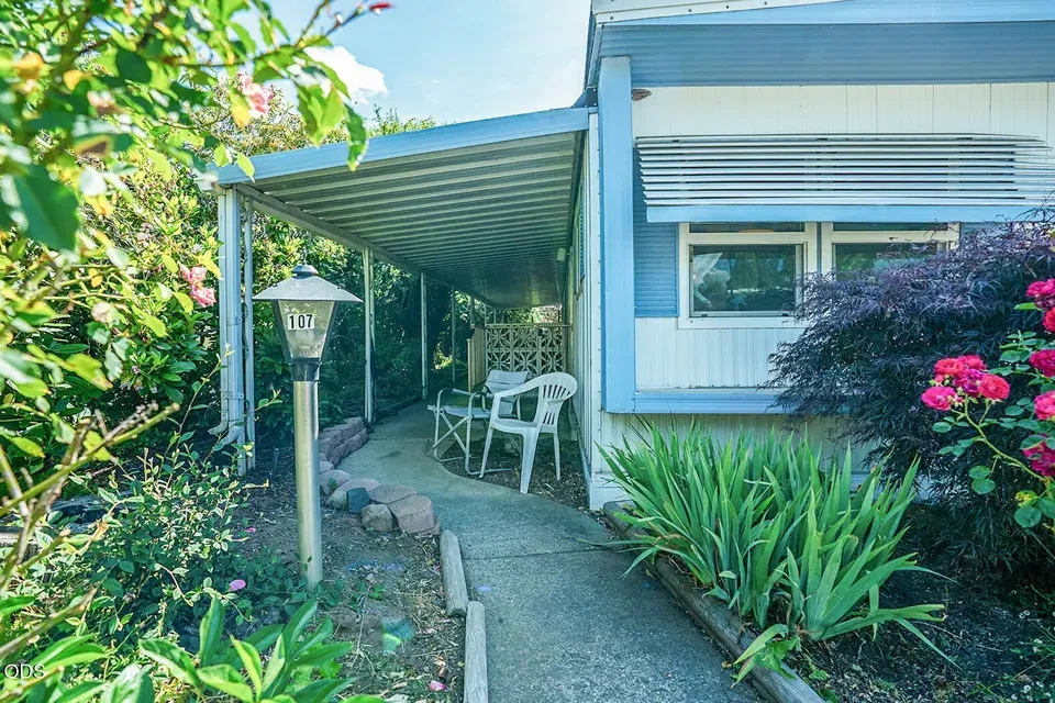 3 Bed 1 Bath Established Mid-Century Residence in Medford, OR - 4