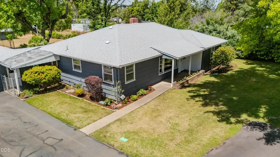 3 Bed 1 Bath Established Mid-Century Residence in Medford, OR - 3