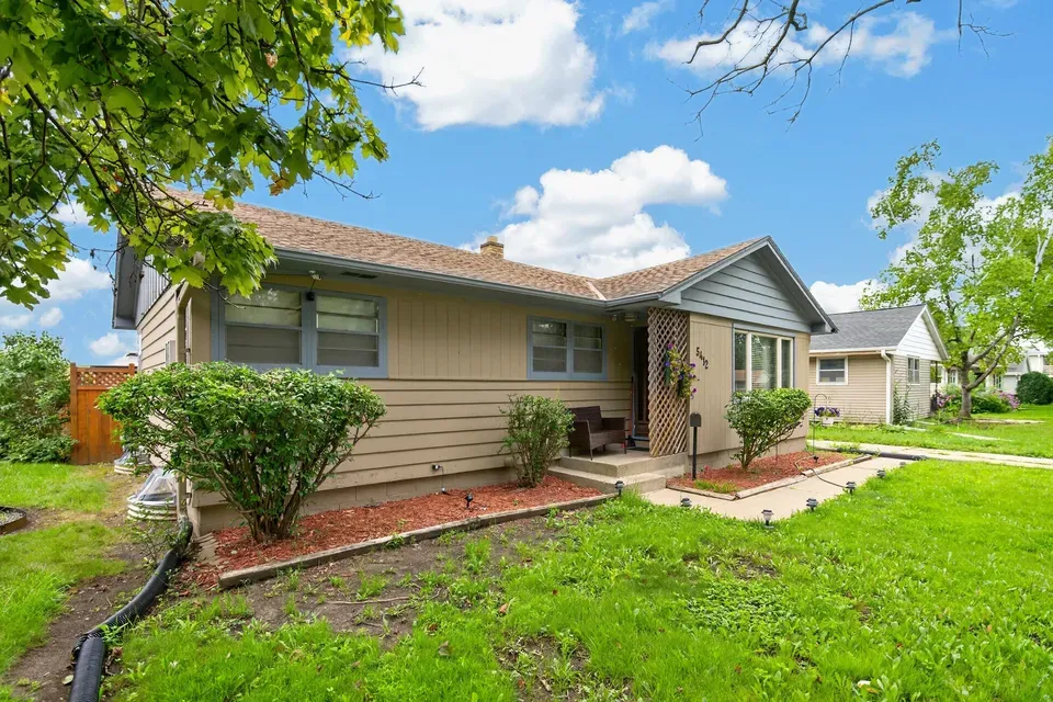 3 Bed 1 Bath Established Mid-Century Residence in Milwaukee, WI