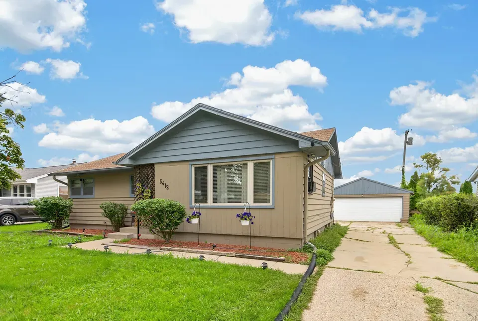3 Bed 1 Bath Established Mid-Century Residence in Milwaukee, WI - 2