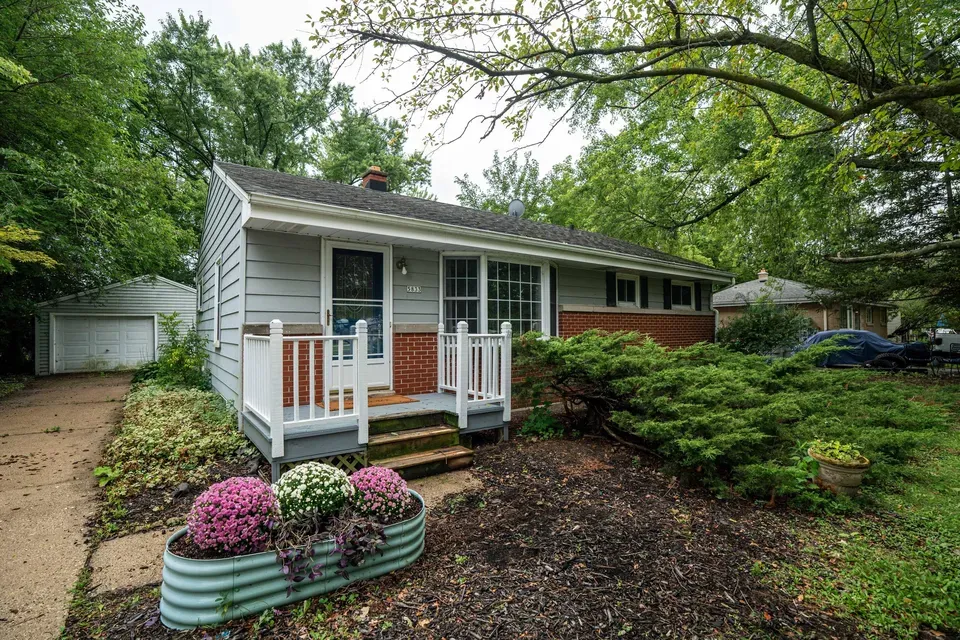 3 Bed 1 Bath Established Mid-Century Residence in Milwaukee, WI