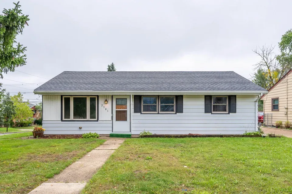 3 Bed 1 Bath Established Mid-Century Residence in Milwaukee, WI