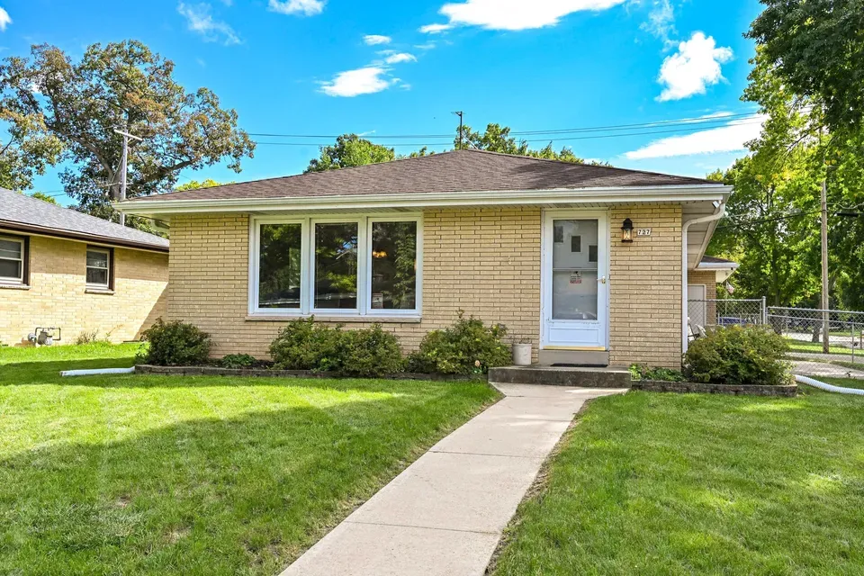 3 Bed 1 Bath Established Mid-Century Residence in Milwaukee, WI - 4