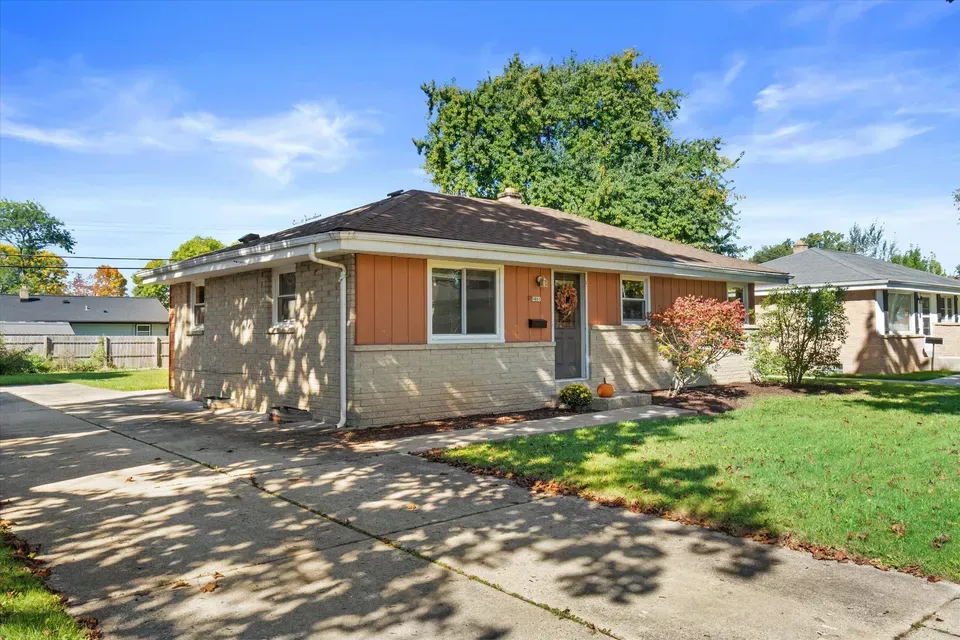 3 Bed 1 Bath Established Mid-Century Residence in Milwaukee, WI - 4