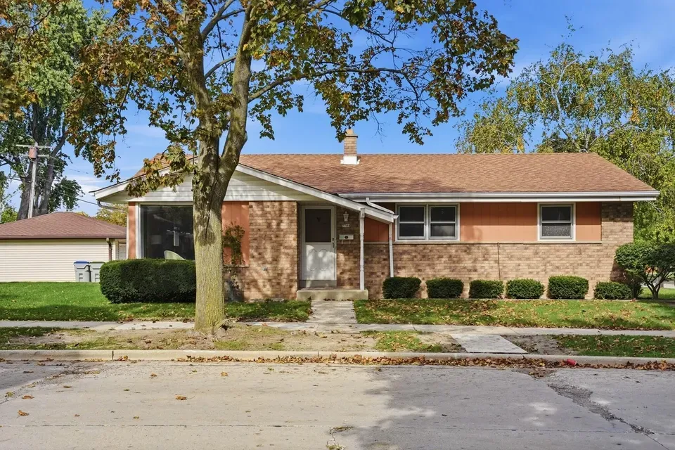 3 Bed 1 Bath Established Mid-Century Residence in Milwaukee, WI - 1