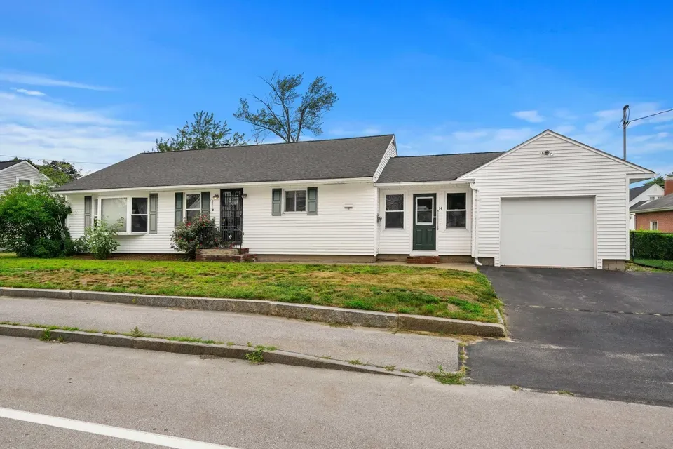 3 Bed 1 Bath Established Mid-Century Residence in Nashua, NH