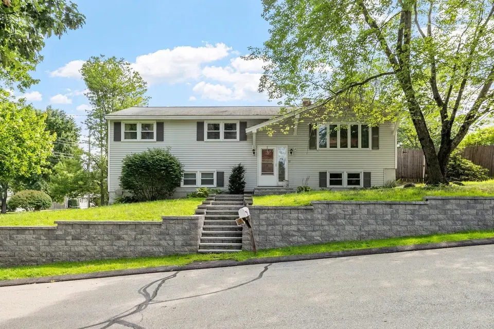 3 Bed 1 Bath Established Mid-Century Residence in Nashua, NH