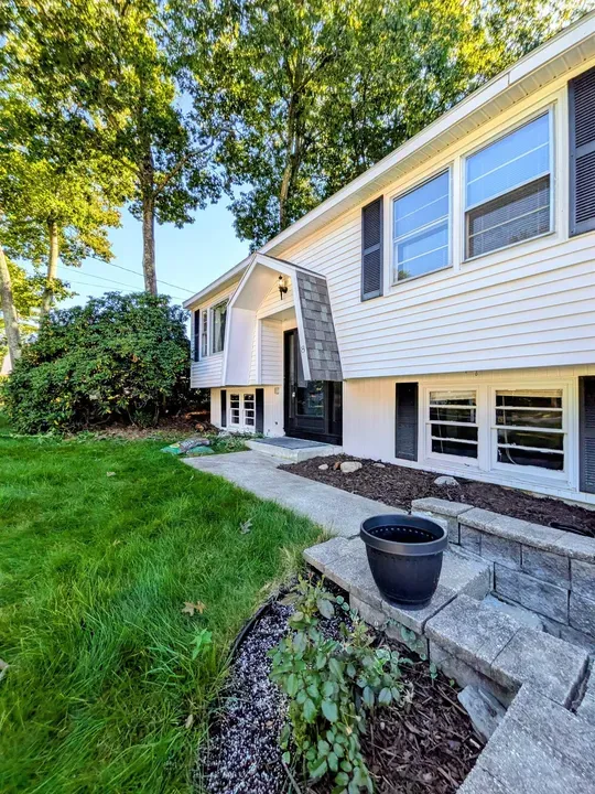 3 Bed 1 Bath Established Mid-Century Residence in Nashua, NH - 2