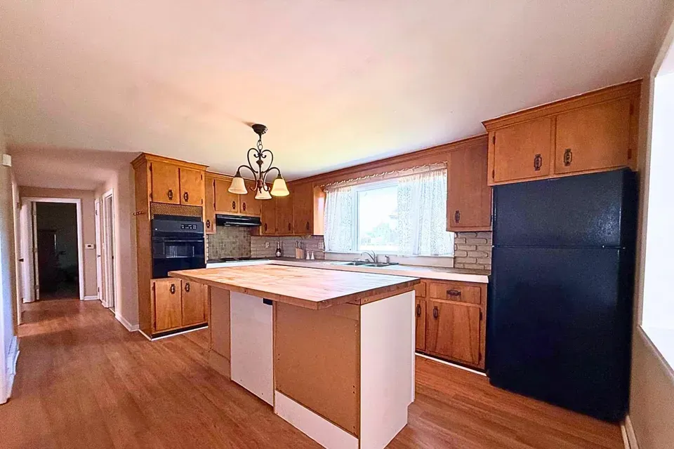 3 Bed 1 Bath Established Mid-Century Residence in Nashua, NH - 2