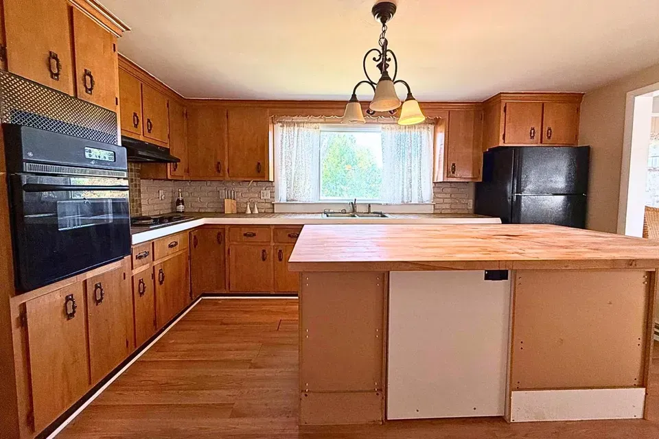 3 Bed 1 Bath Established Mid-Century Residence in Nashua, NH - 4
