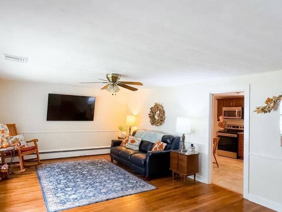 3 Bed 1 Bath Established Mid-Century Residence in Nashua, NH - 2