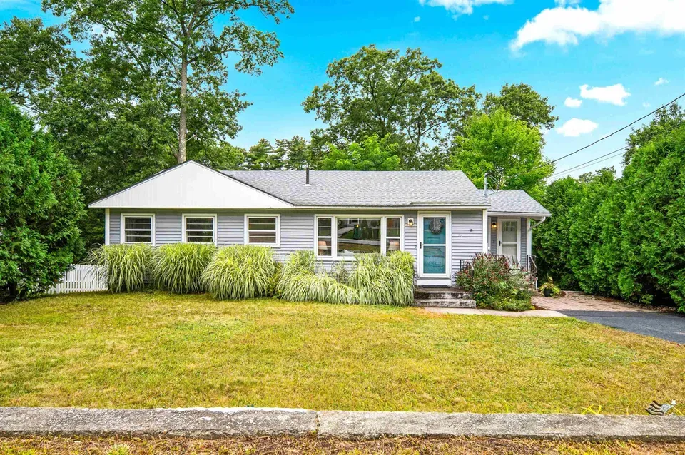 3 Bed 1 Bath Established Mid-Century Residence in Nashua, NH - 1