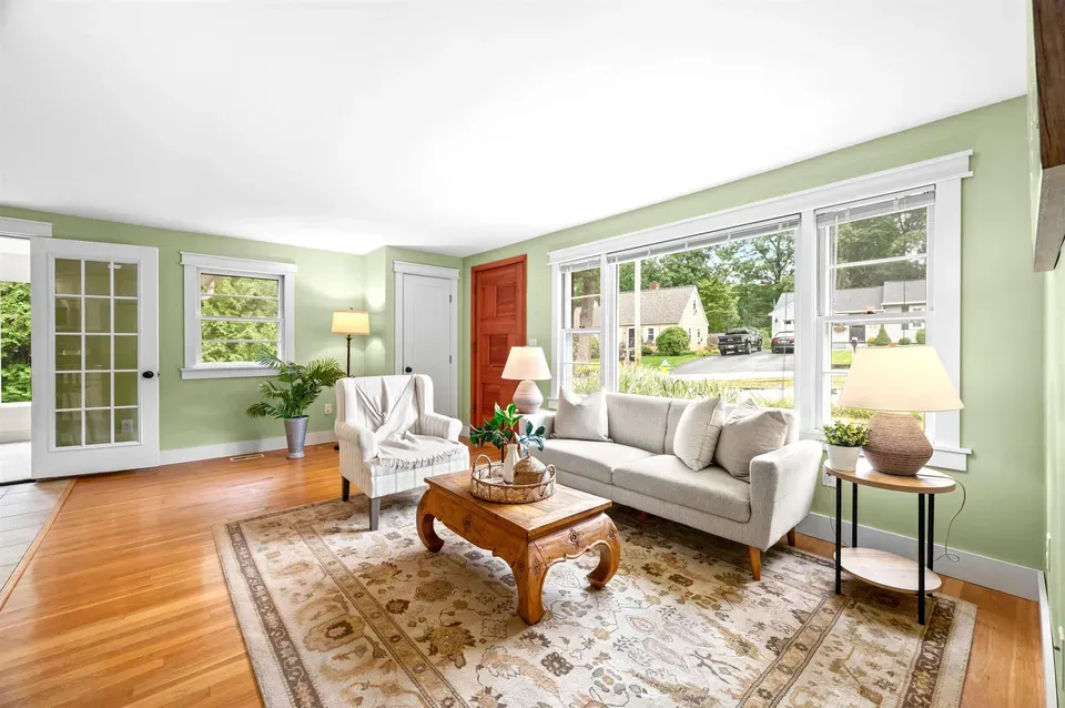 3 Bed 1 Bath Established Mid-Century Residence in Nashua, NH - 2