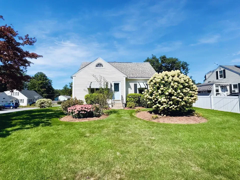3 Bed 1 Bath Established Mid-Century Residence in Nashua, NH - 1
