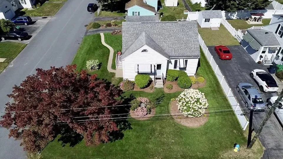 3 Bed 1 Bath Established Mid-Century Residence in Nashua, NH - 2