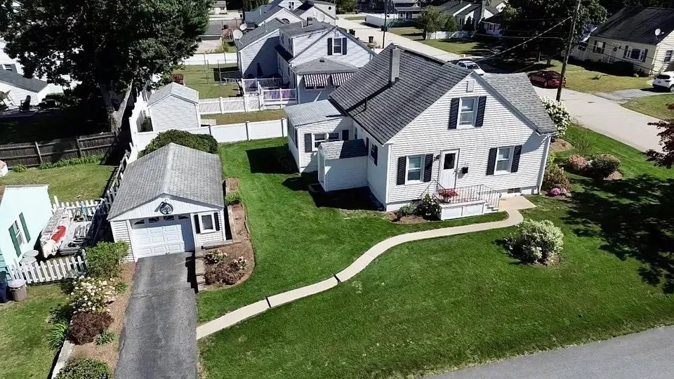 3 Bed 1 Bath Established Mid-Century Residence in Nashua, NH - 3