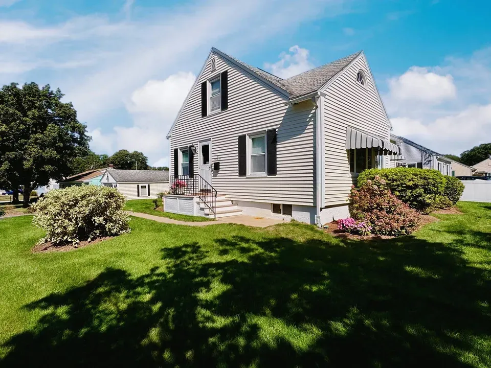 3 Bed 1 Bath Established Mid-Century Residence in Nashua, NH - 4