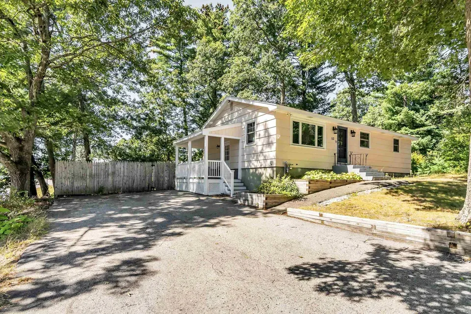3 Bed 1 Bath Established Mid-Century Residence in Nashua, NH - 1