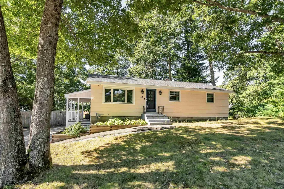 3 Bed 1 Bath Established Mid-Century Residence in Nashua, NH - 2