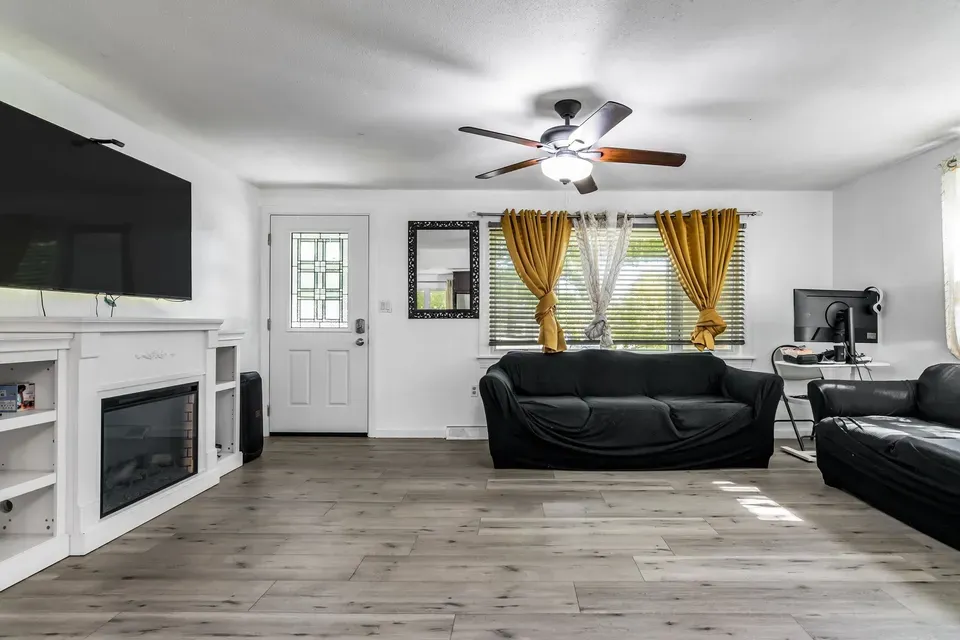 3 Bed 1 Bath Established Mid-Century Residence in Nashua, NH - 5