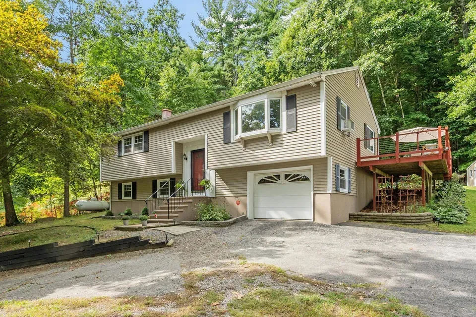 3 Bed 1 Bath Established Mid-Century Residence in Nashua, NH