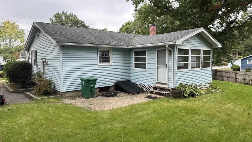 3 Bed 1 Bath Established Mid-Century Residence in Nashua, NH - 3