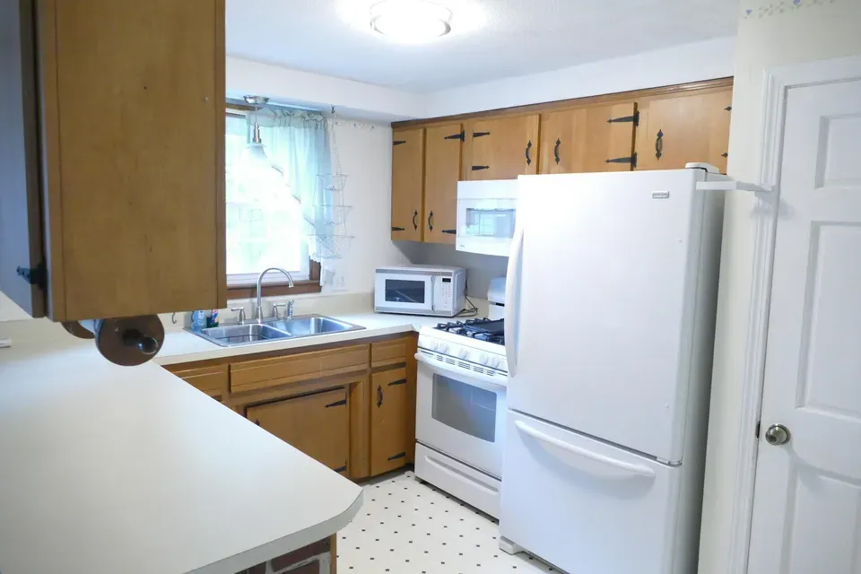 3 Bed 1 Bath Established Mid-Century Residence in Nashua, NH - 4