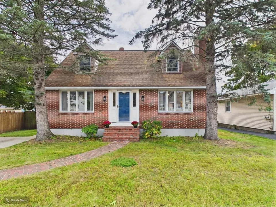 3 Bed 1 Bath Established Mid-Century Residence in Nashua, NH