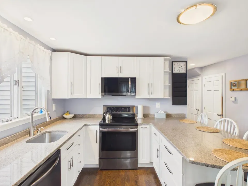 3 Bed 1 Bath Established Mid-Century Residence in Nashua, NH - 5