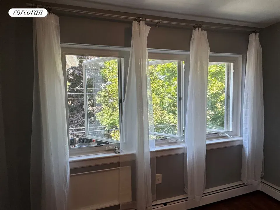 3 Bed 1 Bath Established Mid-Century Residence in New York, NY - 2