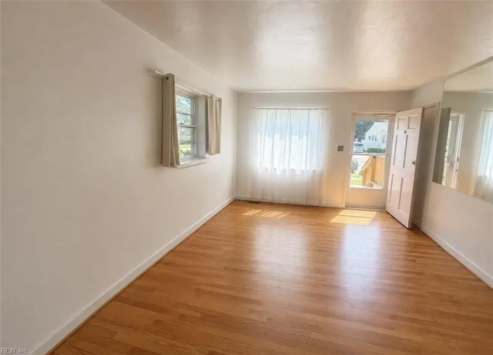 3 Bed 1 Bath Established Mid-Century Residence in Norfolk, VA - 2