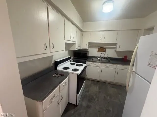 3 Bed 1 Bath Established Mid-Century Residence in Norfolk, VA - 5