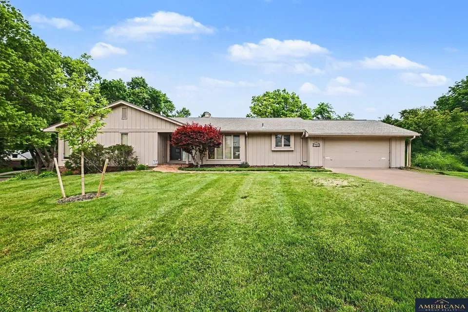 3 Bed 1 Bath Established Mid-Century Residence in Omaha, NE