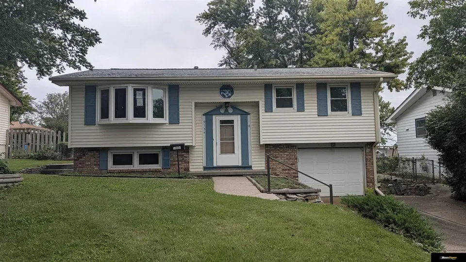 3 Bed 1 Bath Established Mid-Century Residence in Omaha, NE