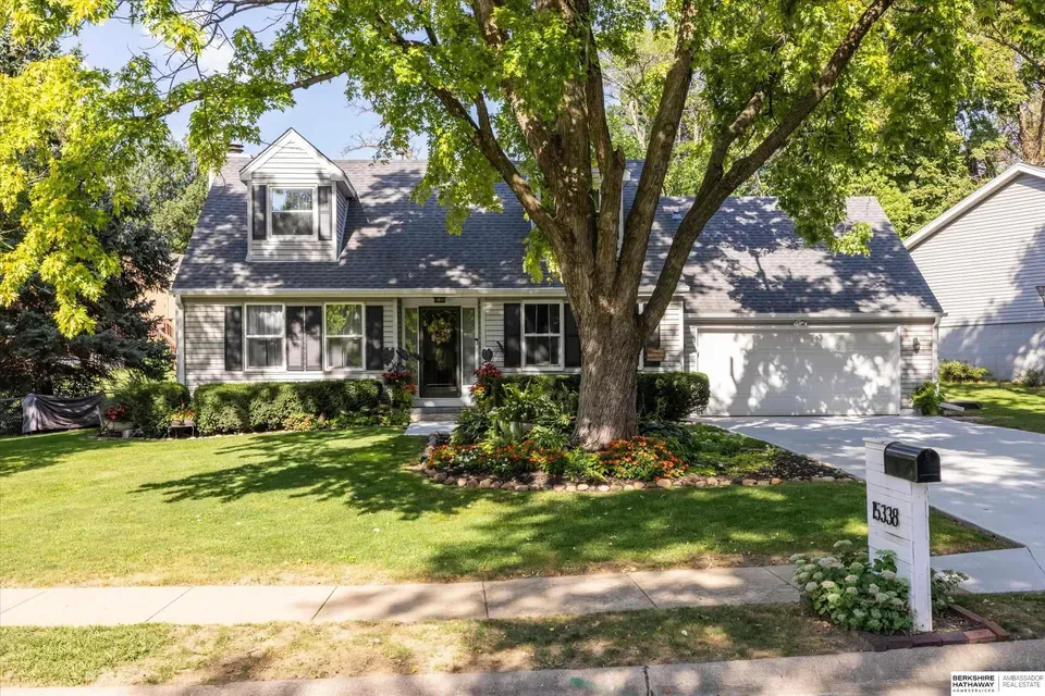 3 Bed 1 Bath Established Mid-Century Residence in Omaha, NE