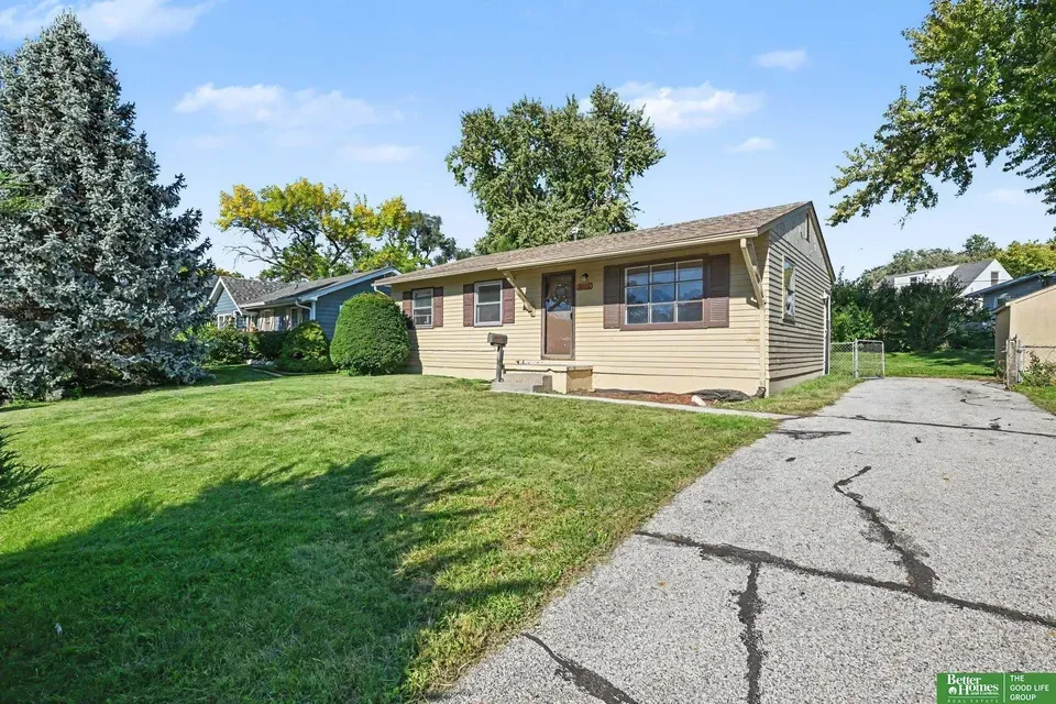 3 Bed 1 Bath Established Mid-Century Residence in Omaha, NE