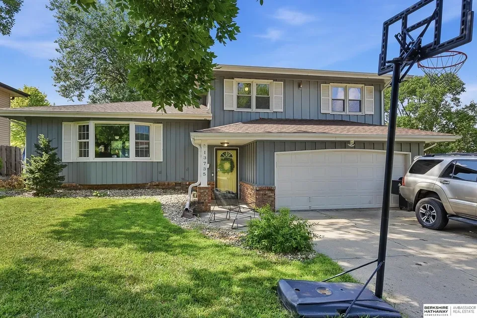 3 Bed 1 Bath Established Mid-Century Residence in Omaha, NE