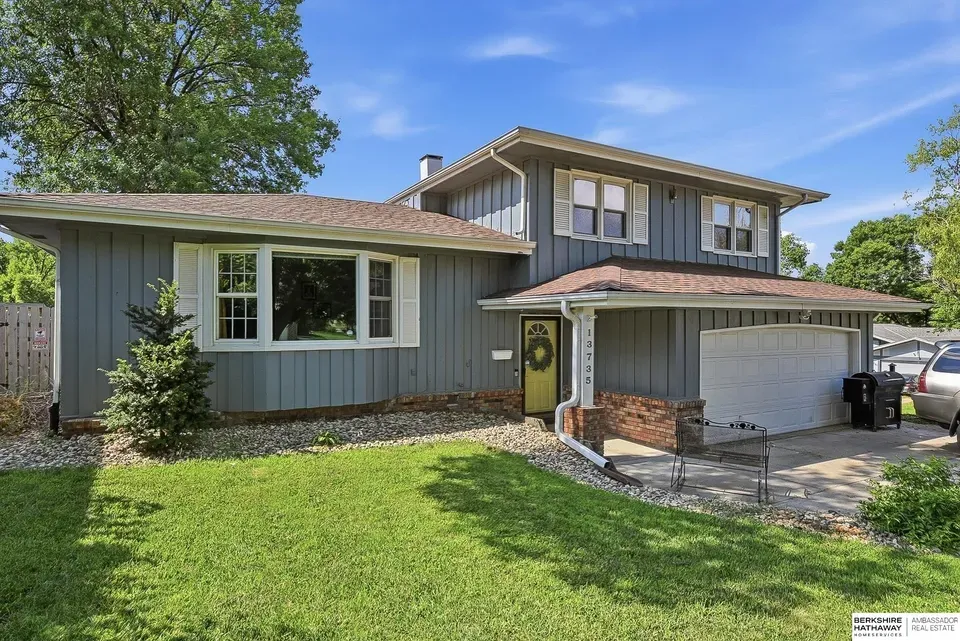 3 Bed 1 Bath Established Mid-Century Residence in Omaha, NE - 2